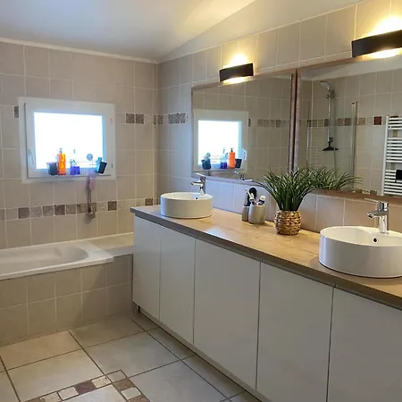 Maison 4 Vakantiehuis *